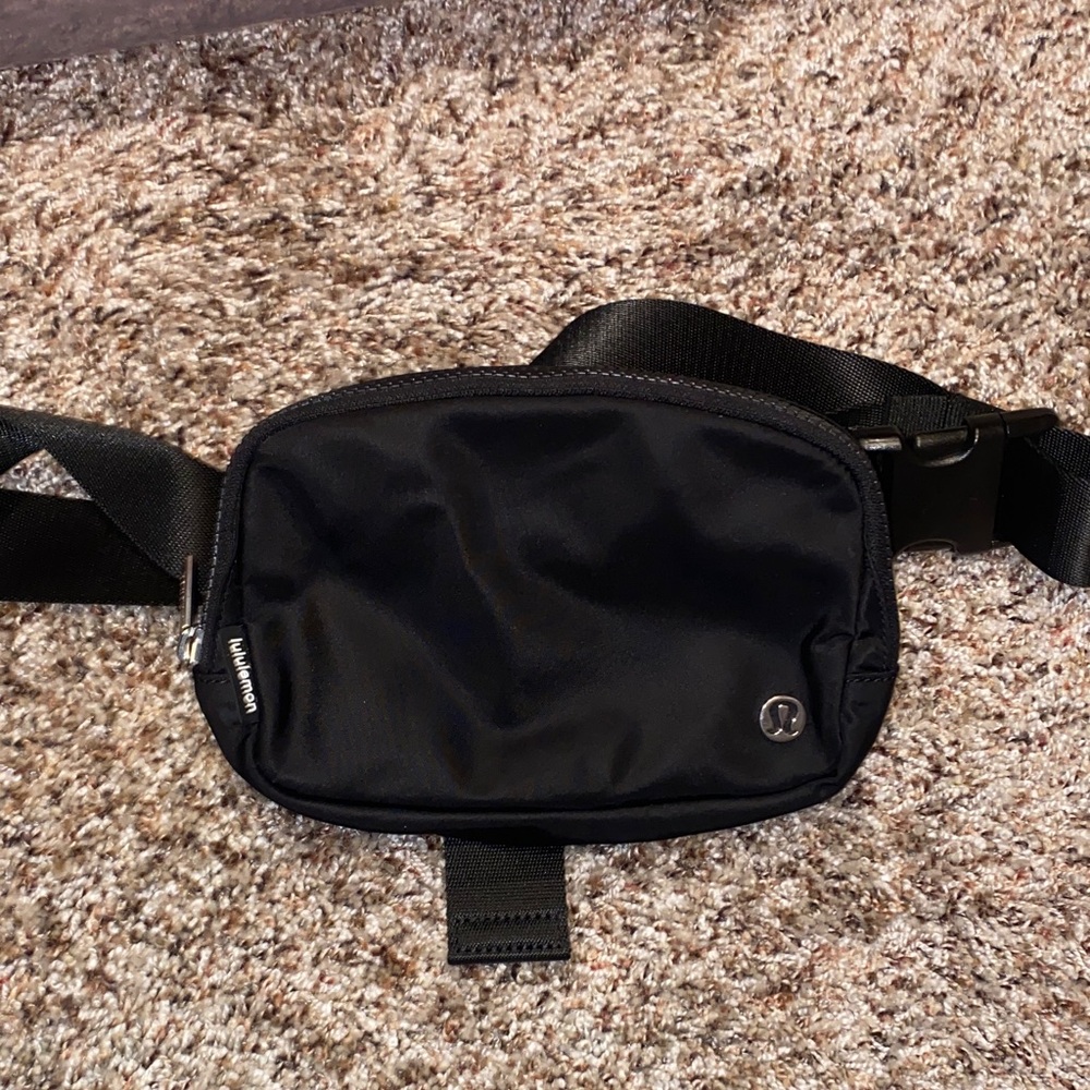 Lululemon Athletica Midnight Black Belt Bag